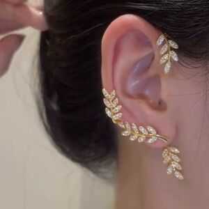 ⚜️ Gold Leaf Earrings